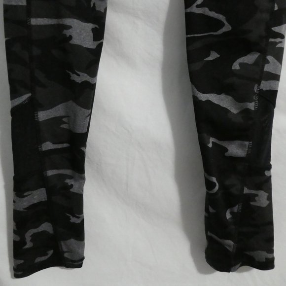 ENERGY PERFORMANCE LEGGING medium camo / camouflage leggings, BNWOT - Picture 10 of 13
